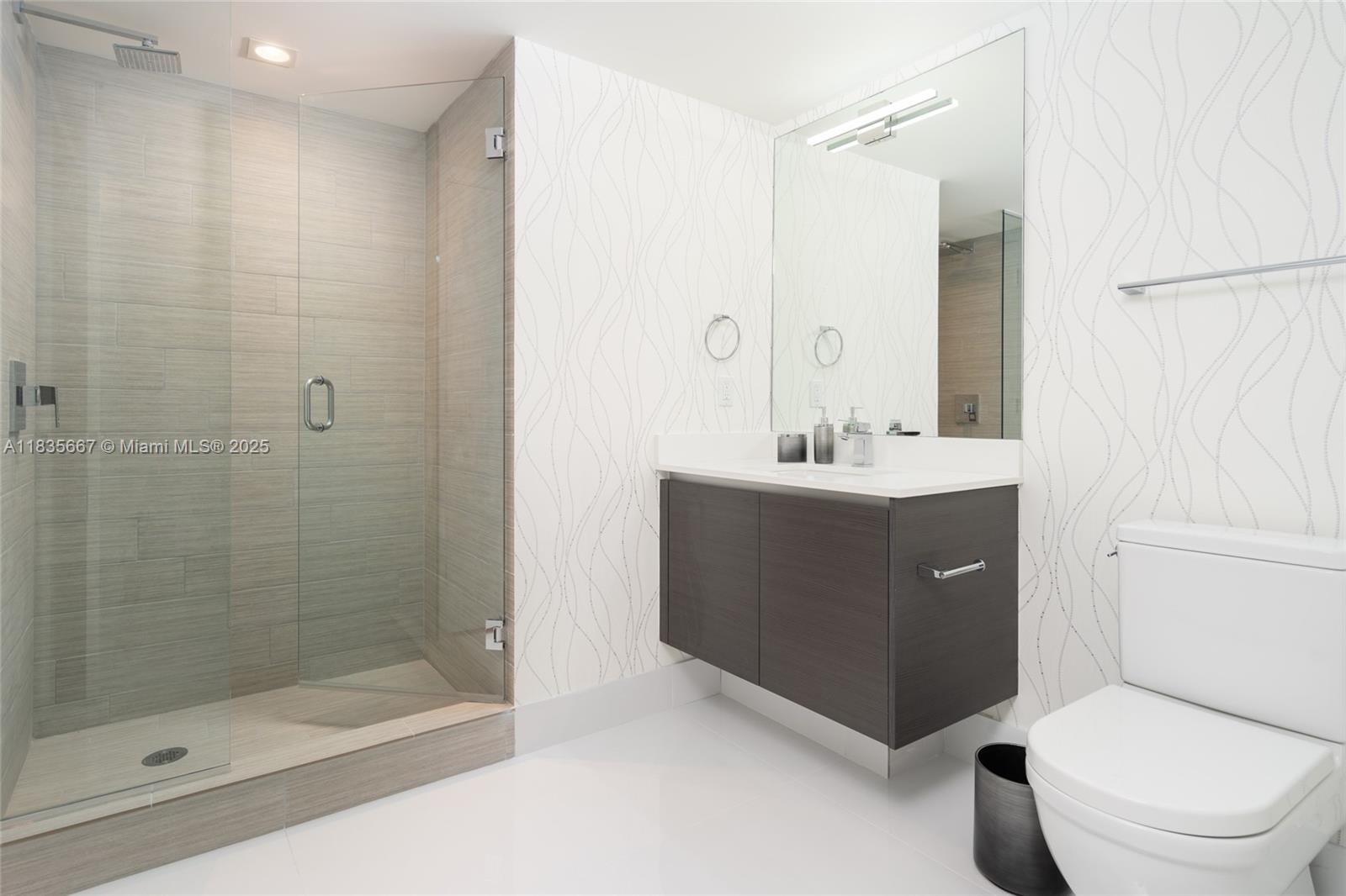 Ver detalles 4-2306 3 / 3 1524 sq. ft. $ 2025-07-07 0 foto