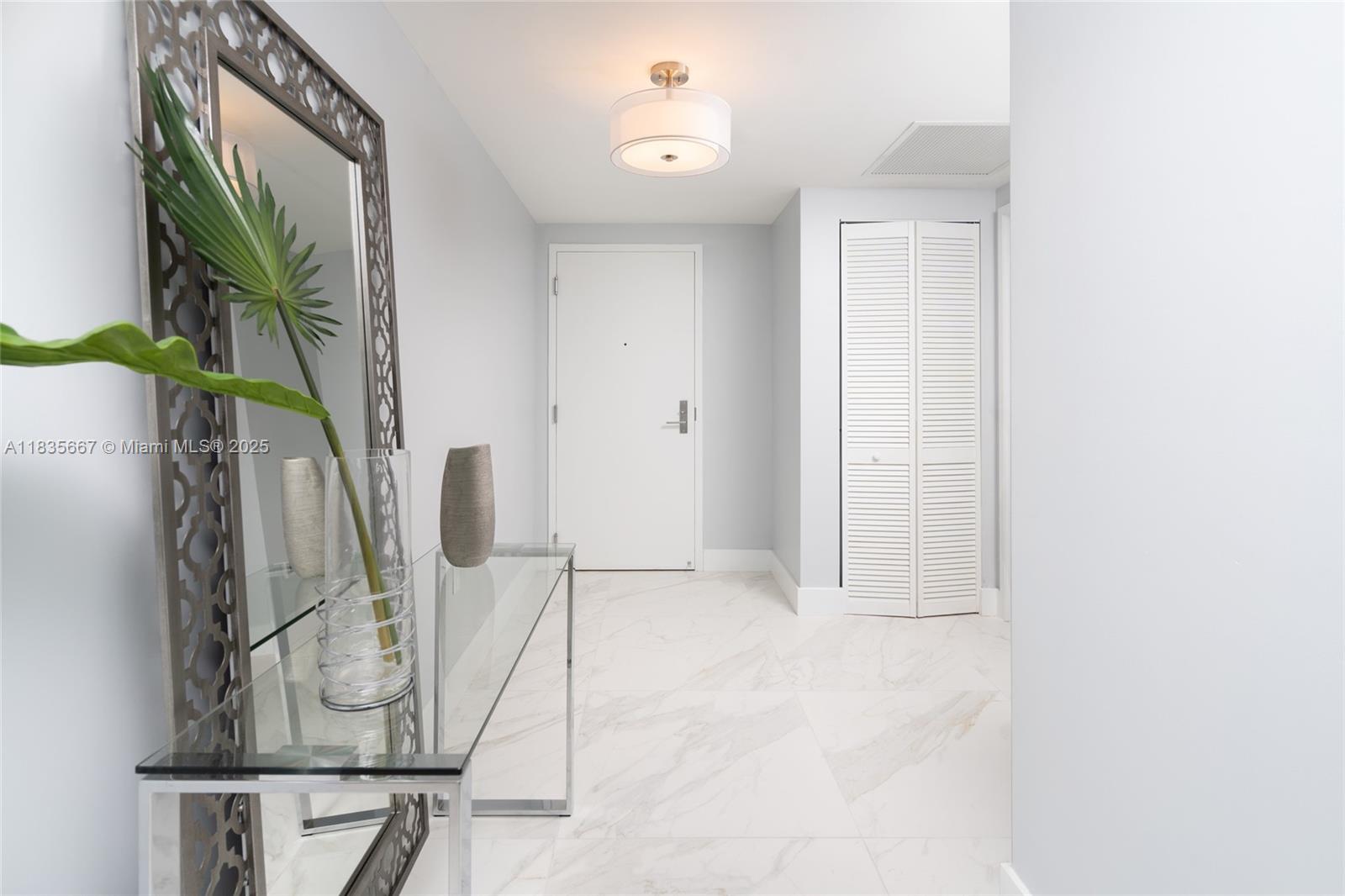 Ver detalles 4-2306 3 / 3 1524 sq. ft. $ 2025-07-07 0 foto