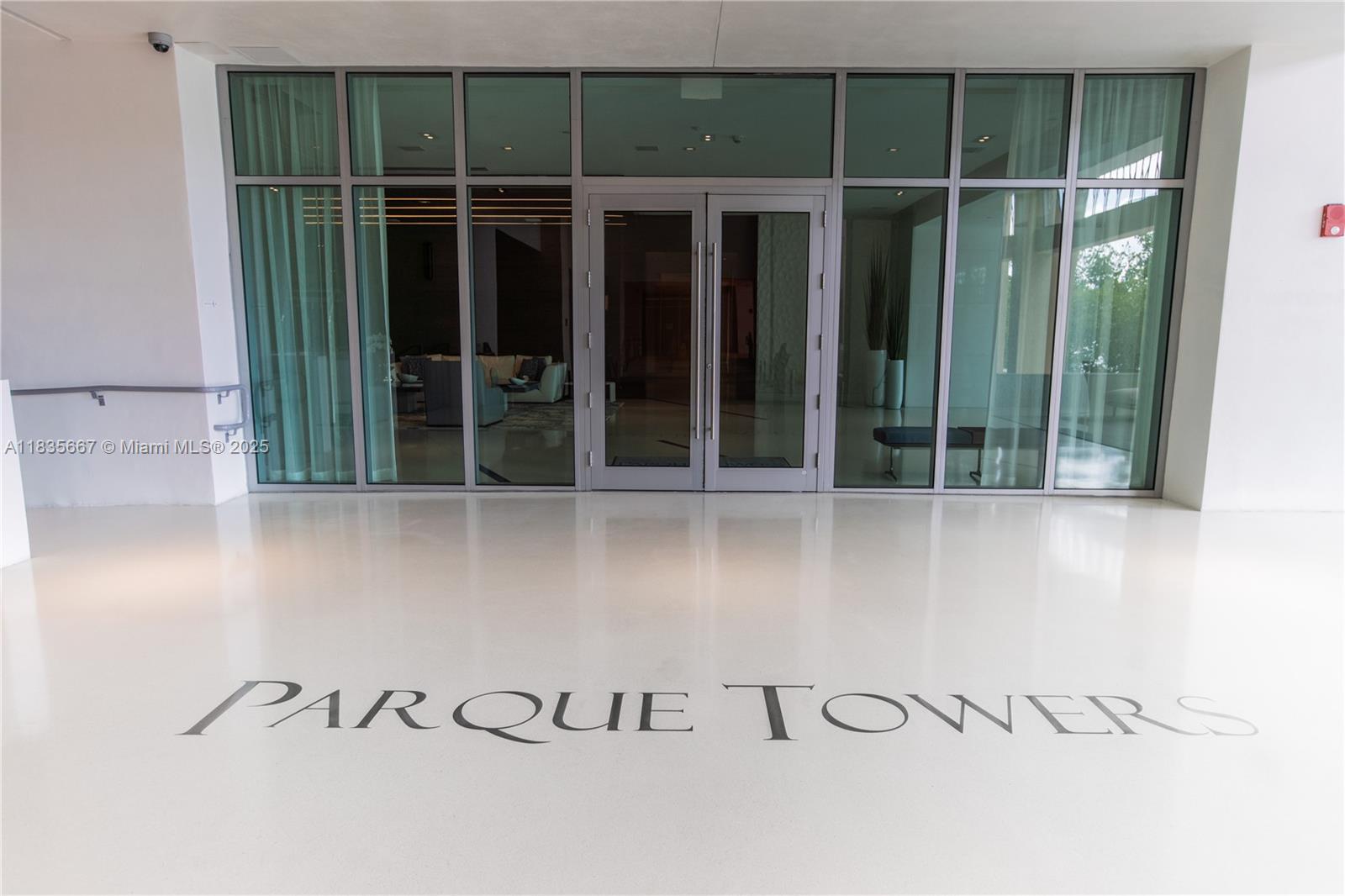Ver detalles 4-2306 3 / 3 1524 sq. ft. $ 2025-07-07 0 foto