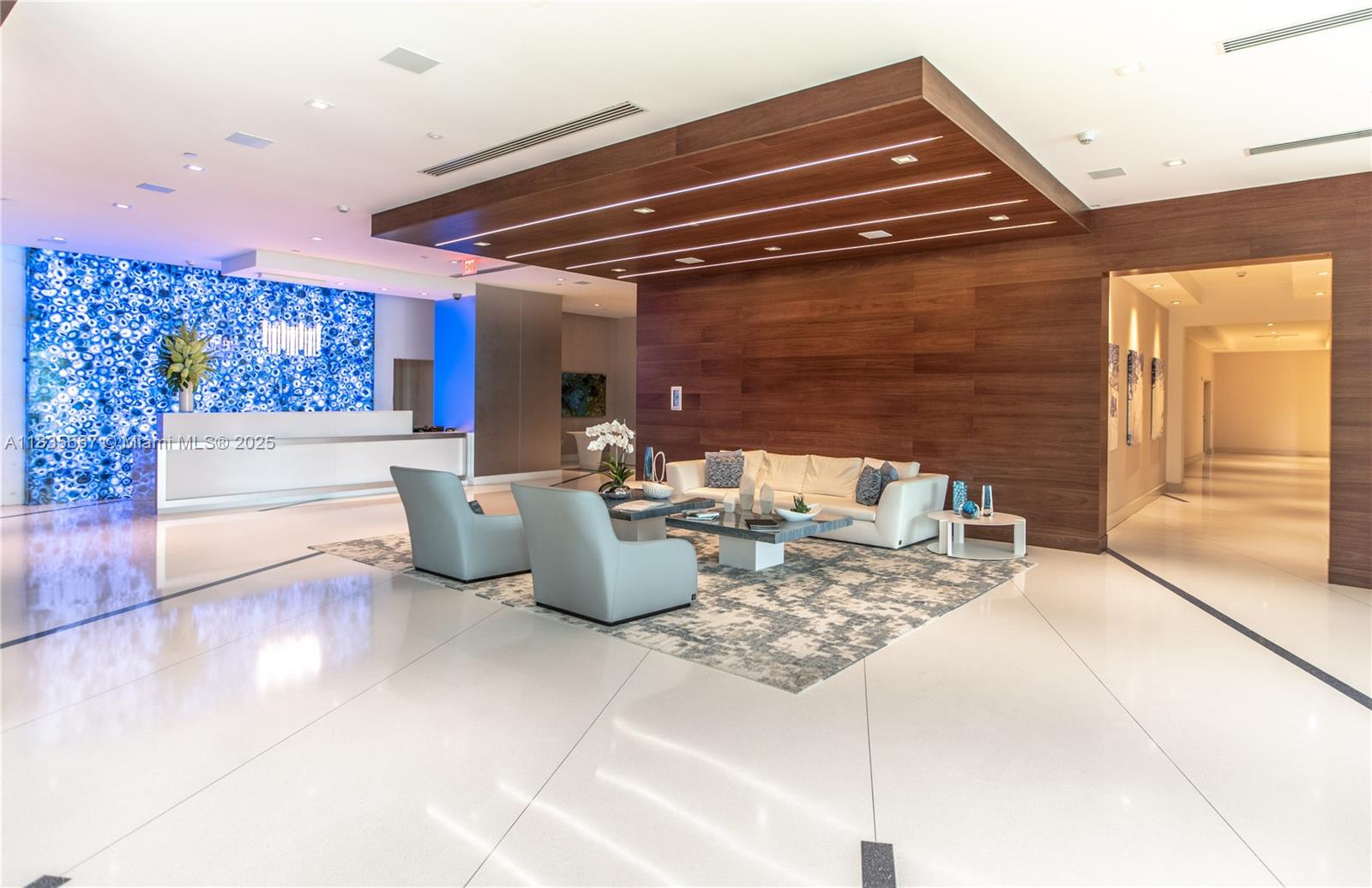 Ver detalles 4-2306 3 / 3 1524 sq. ft. $ 2025-07-07 0 foto