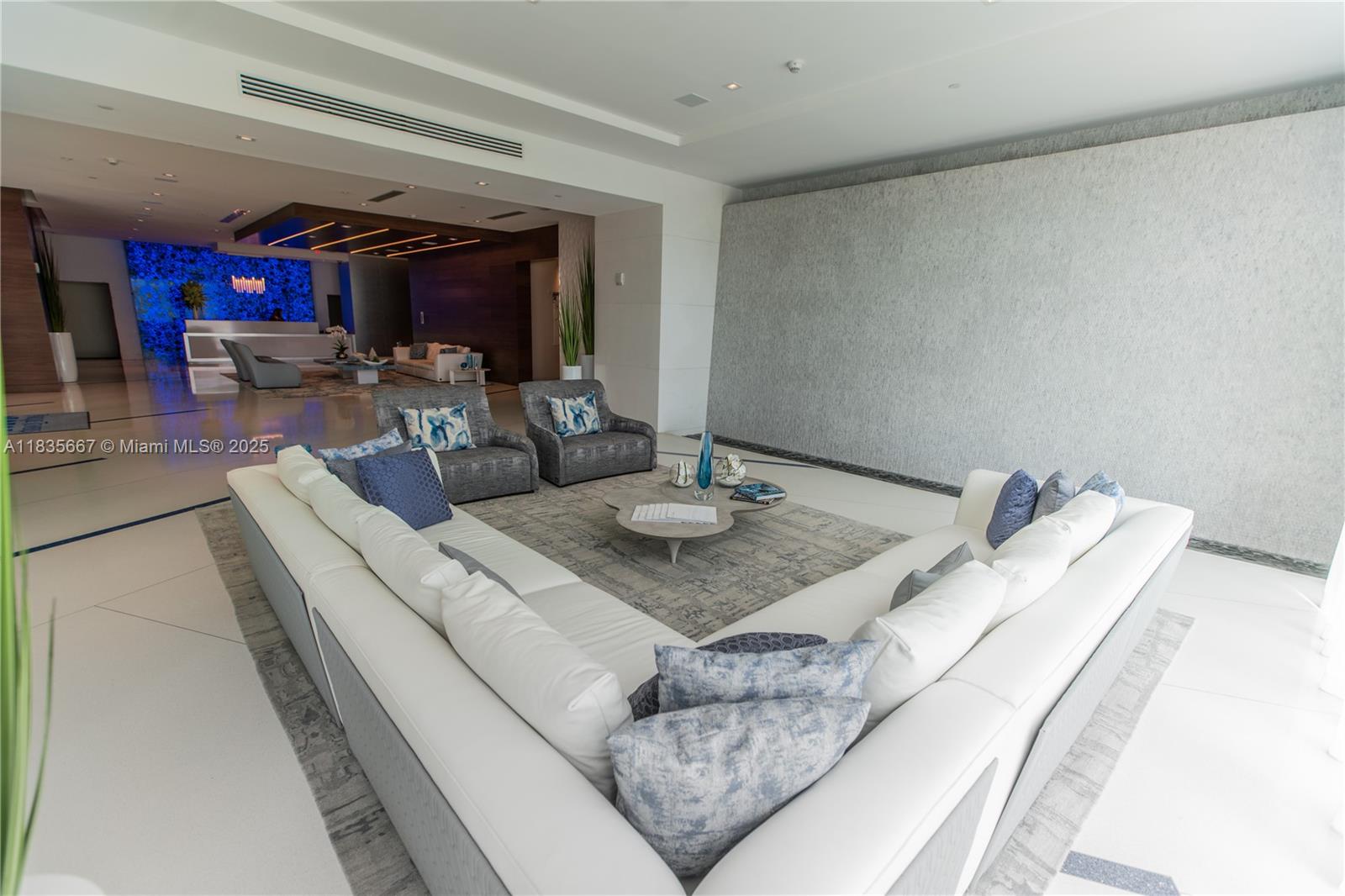 Ver detalles 4-2306 3 / 3 1524 sq. ft. $ 2025-07-07 0 foto