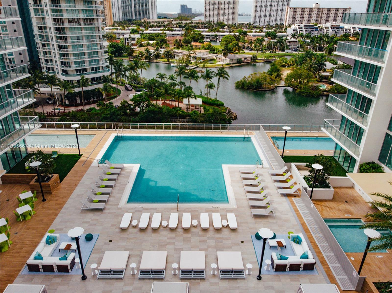 Ver detalles 4-2306 3 / 3 1524 sq. ft. $ 2025-07-07 0 foto
