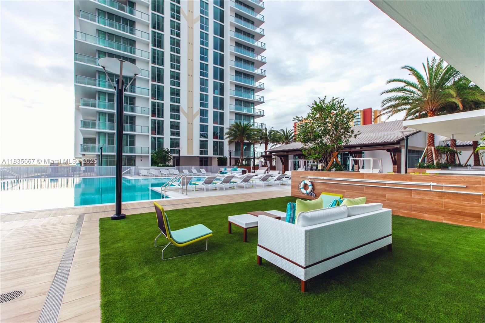 Ver detalles 4-2306 3 / 3 1524 sq. ft. $ 2025-07-07 0 foto