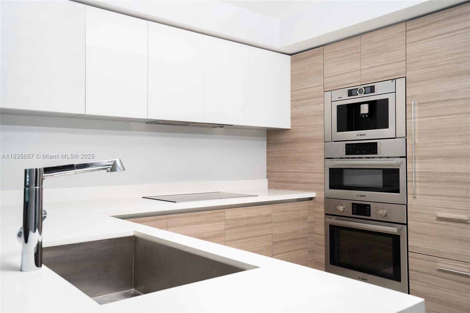 Ver detalles 4-2306 3 / 3 1524 sq. ft. $ 2025-07-07 0 foto