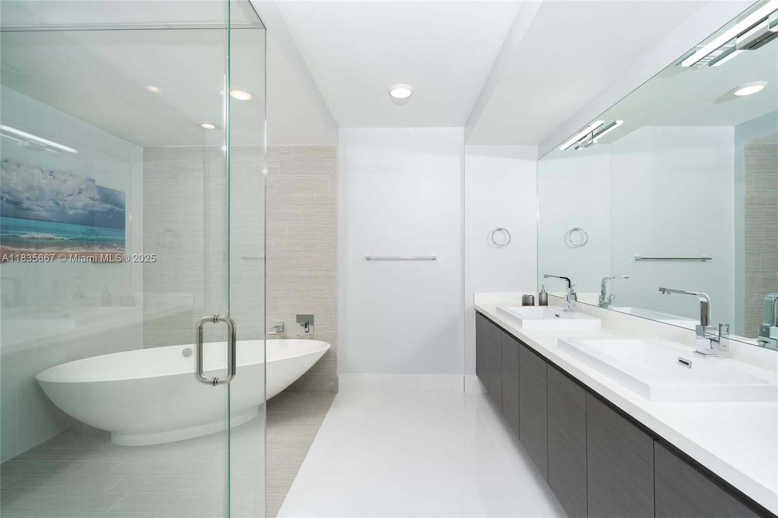 Ver detalles 4-2306 3 / 3 1524 sq. ft. $ 2025-07-07 0 foto