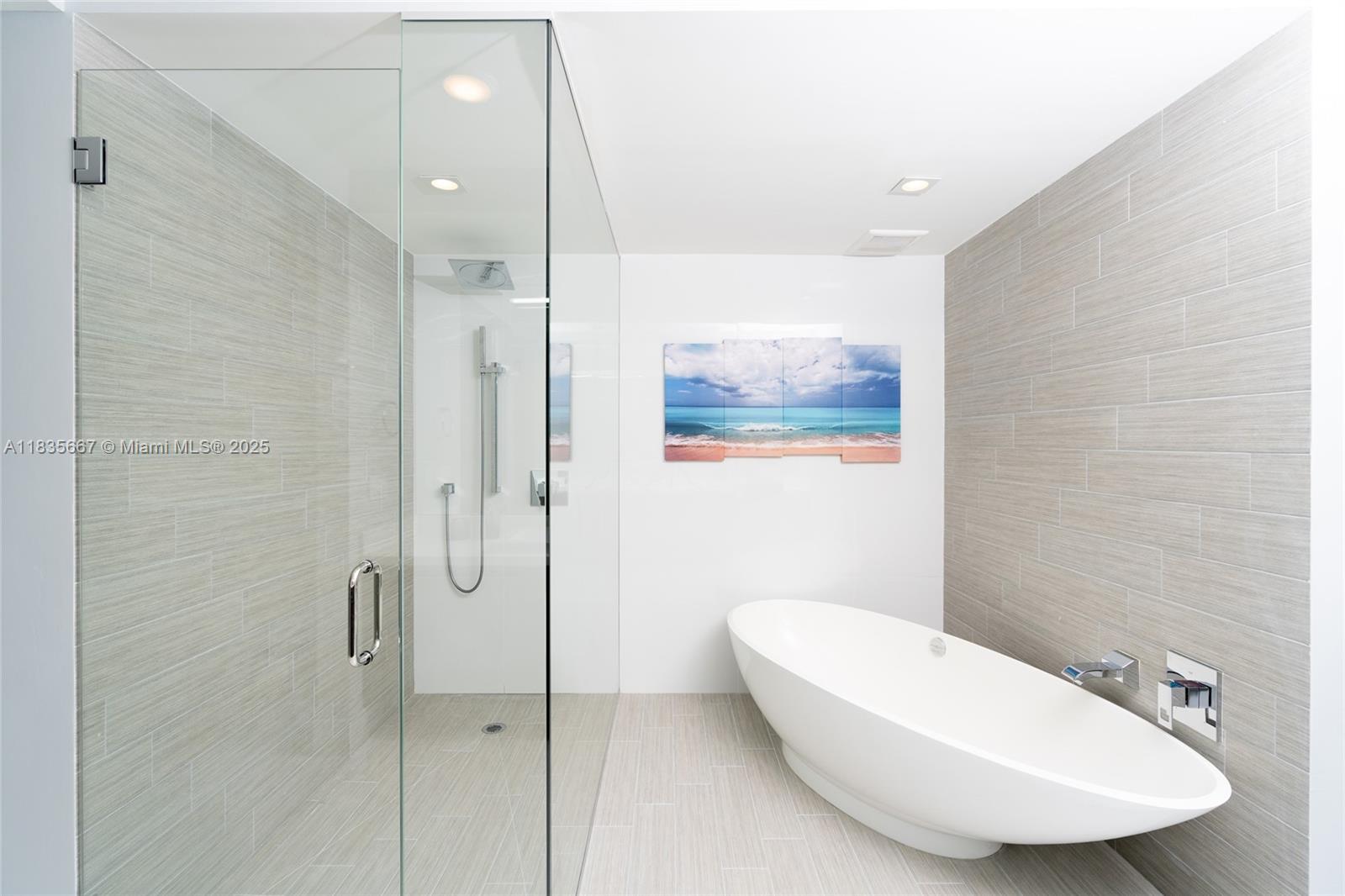 Ver detalles 4-2306 3 / 3 1524 sq. ft. $ 2025-07-07 0 foto