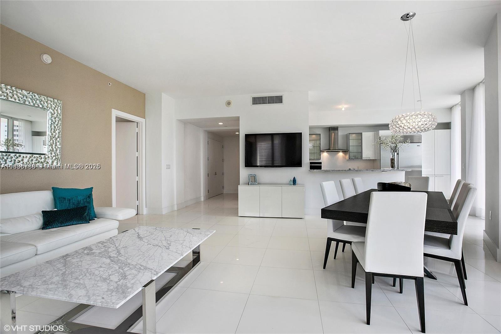See details 701 3 / 3 2235 sq. ft. $ 2025-07-07 0 Photo