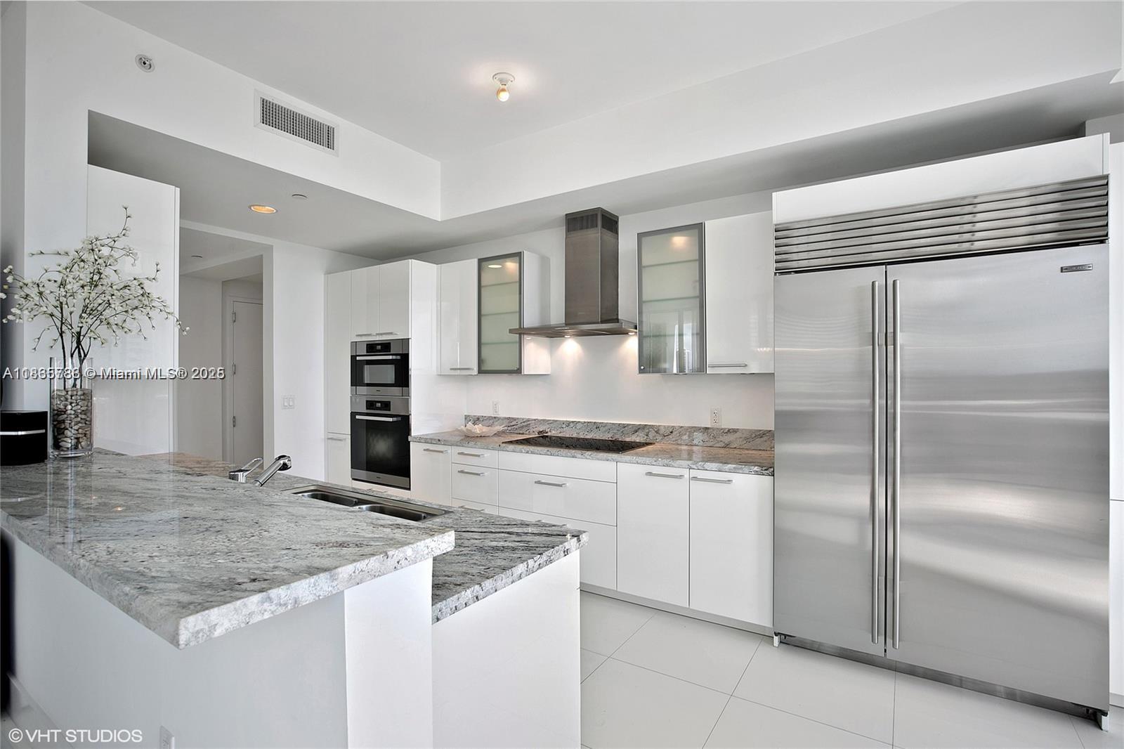 See details 701 3 / 3 2235 sq. ft. $ 2025-07-07 0 Photo