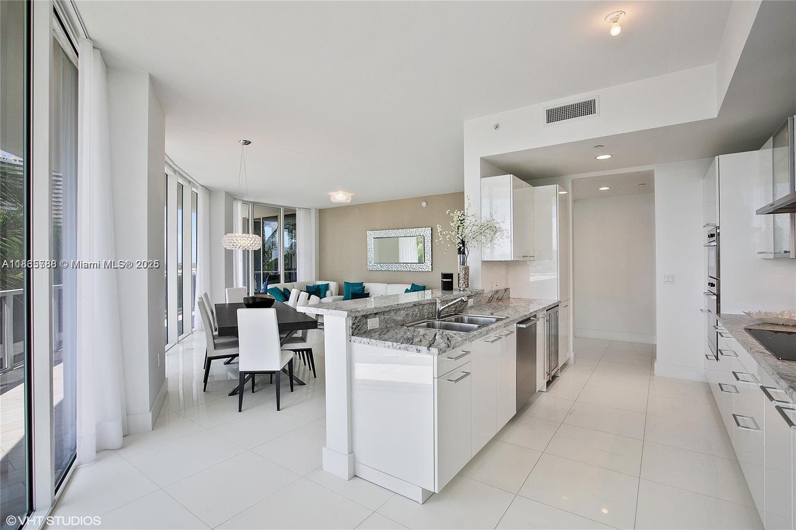 See details 701 3 / 3 2235 sq. ft. $ 2025-07-07 0 Photo