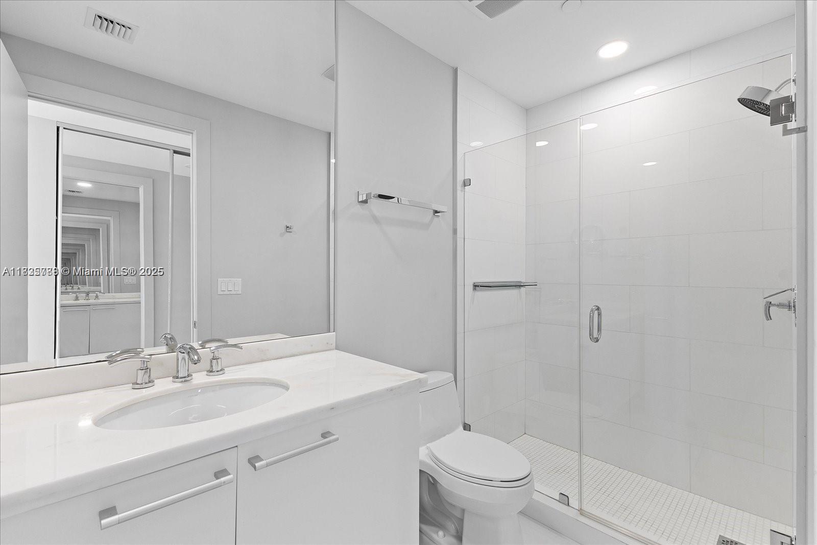 See details 701 3 / 3 2235 sq. ft. $ 2025-07-07 0 Photo