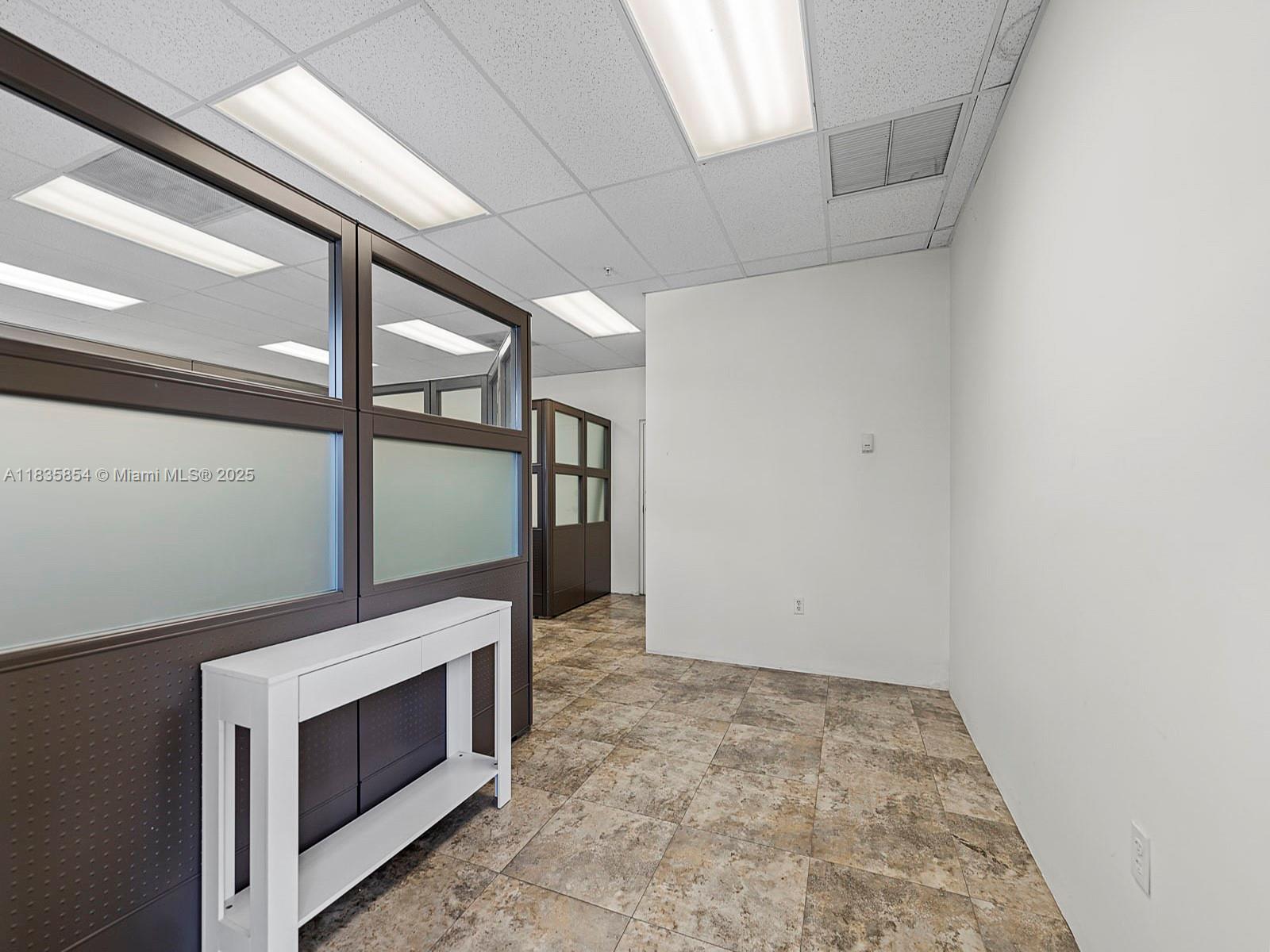 140  /   sq. ft. $ 2025-07-07 0 foto