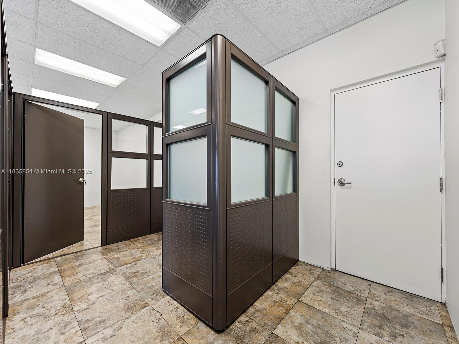 140  /   sq. ft. $ 2025-07-07 0 foto