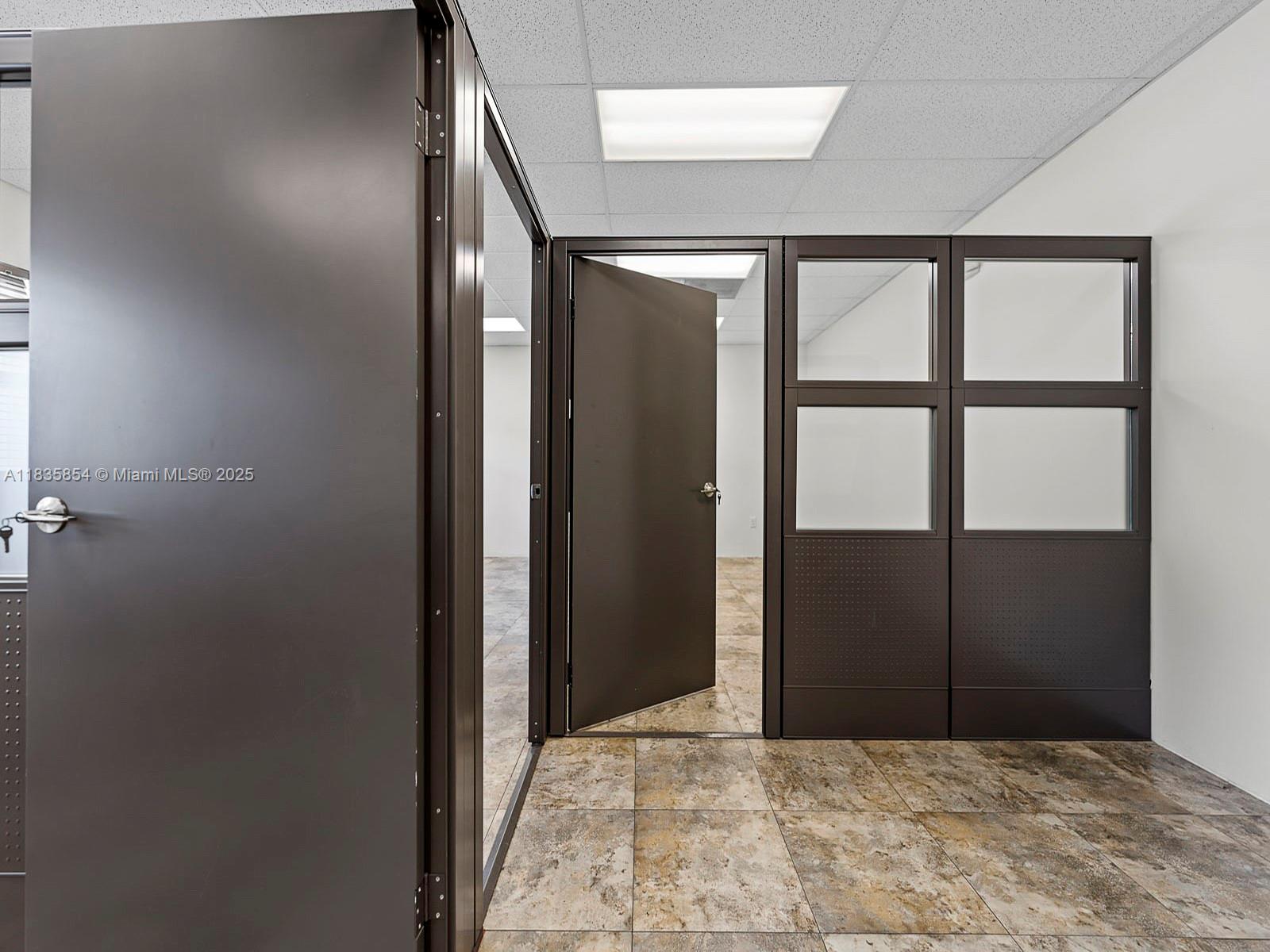 140  /   sq. ft. $ 2025-07-07 0 foto