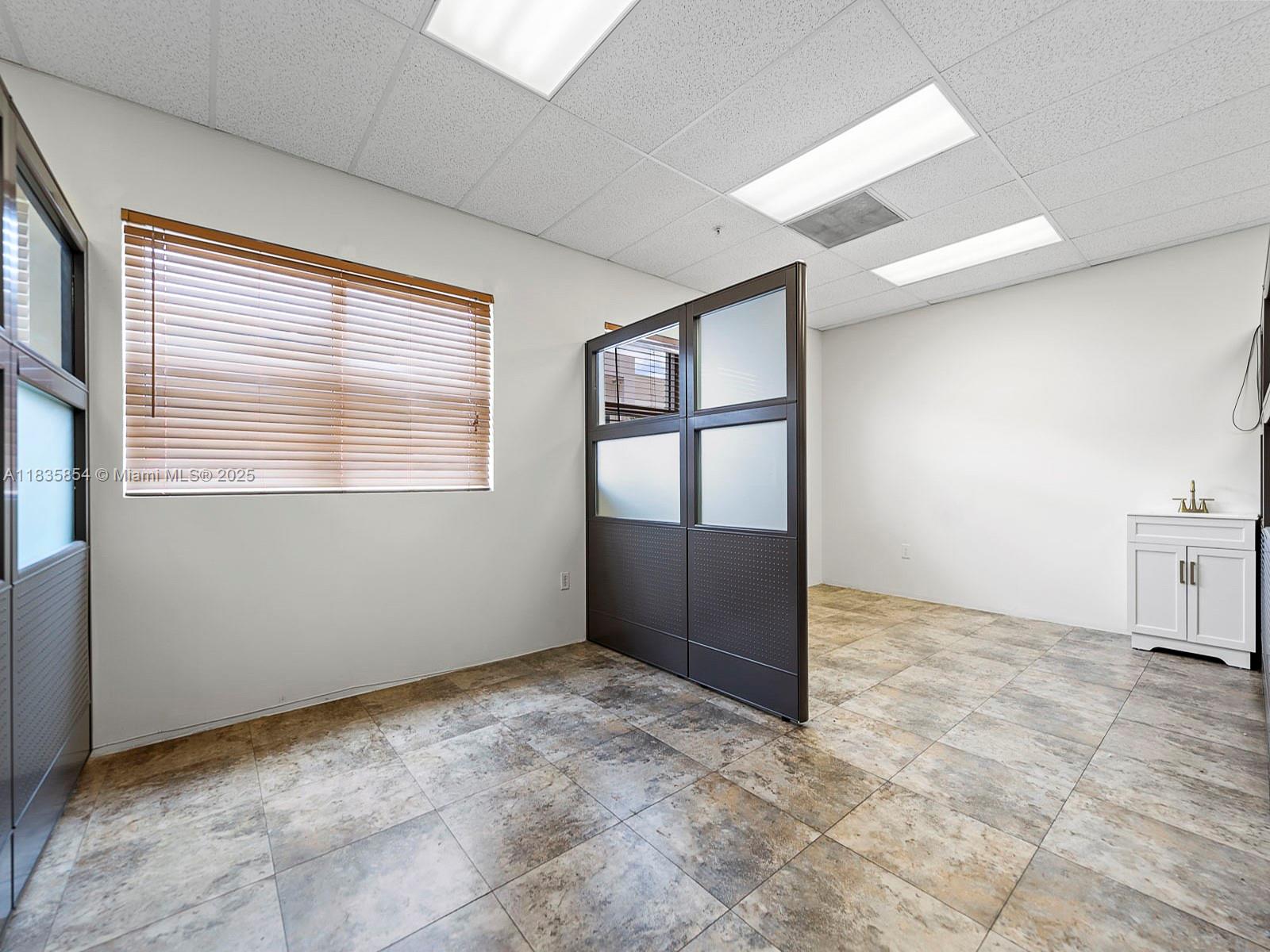140  /   sq. ft. $ 2025-07-07 0 foto