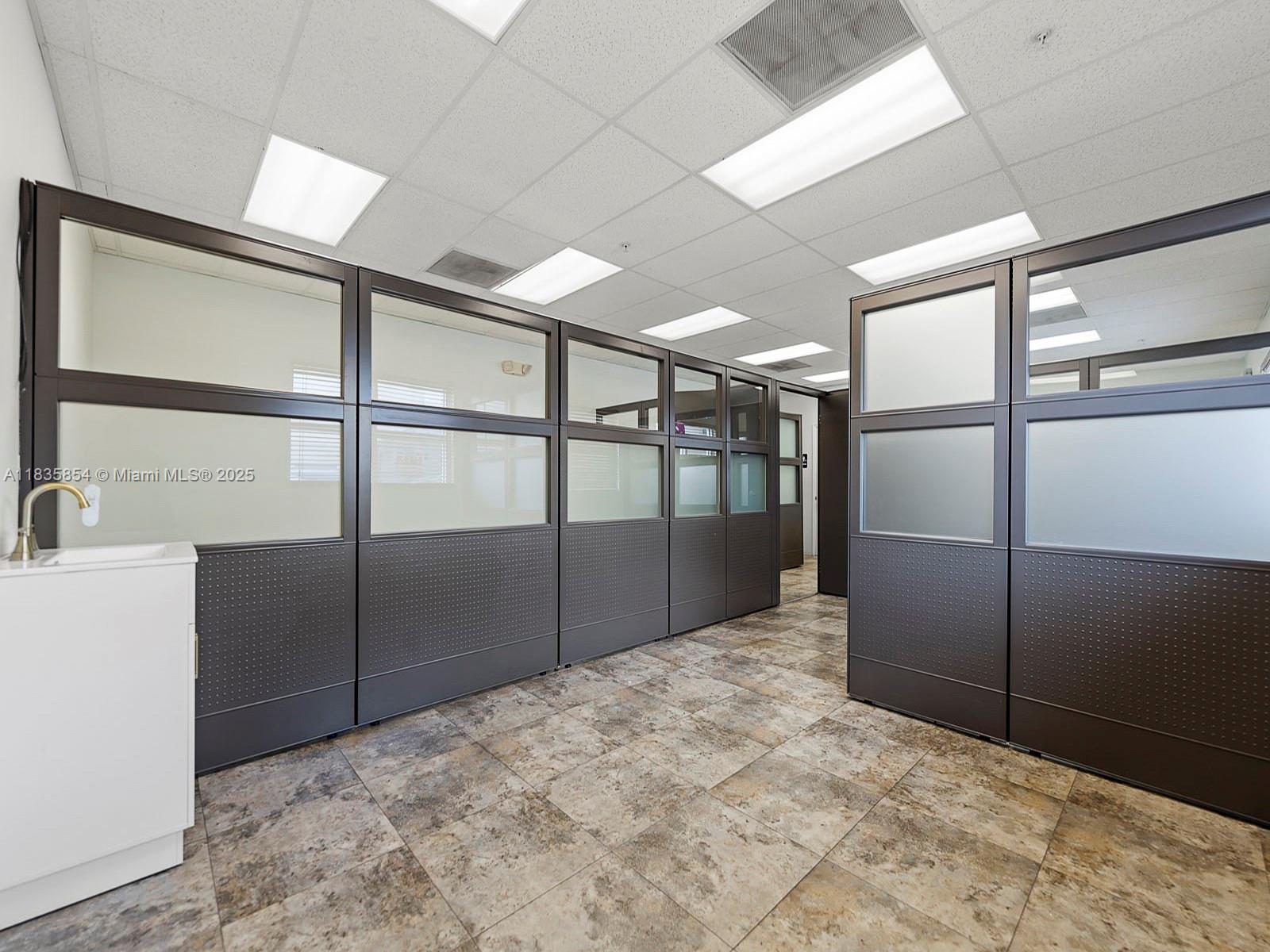140  /   sq. ft. $ 2025-07-07 0 foto