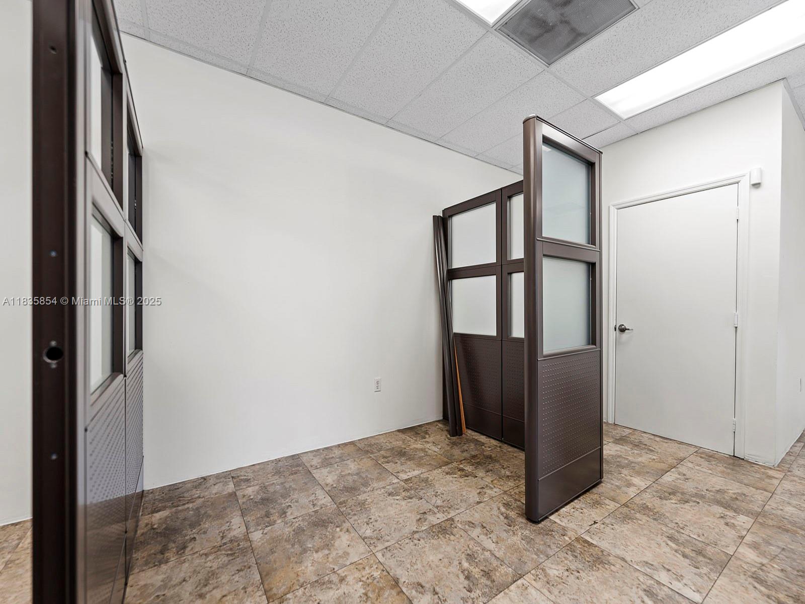 140  /   sq. ft. $ 2025-07-07 0 foto