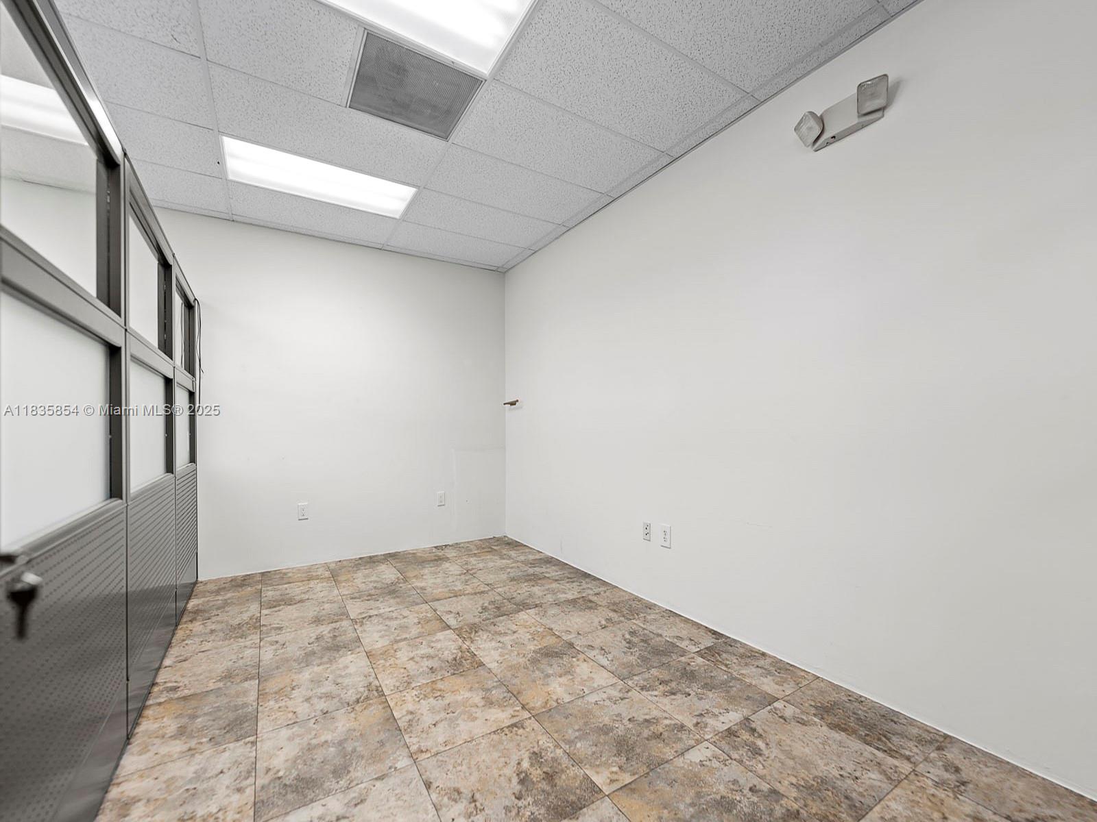 140  /   sq. ft. $ 2025-07-07 0 foto
