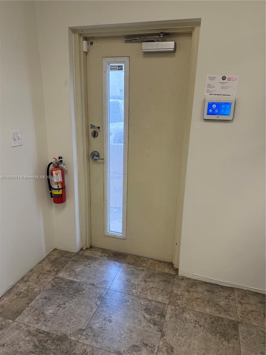 140  /   sq. ft. $ 2025-07-07 0 foto