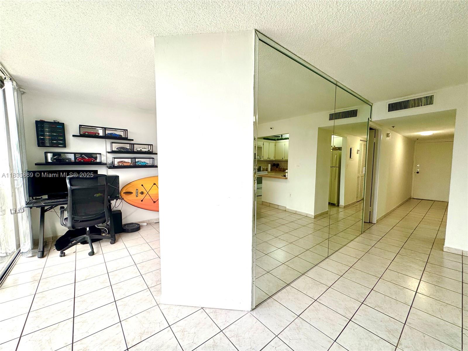 See details 1215 0 / 1 762 sq. ft. $ 2025-07-07 0 Photo