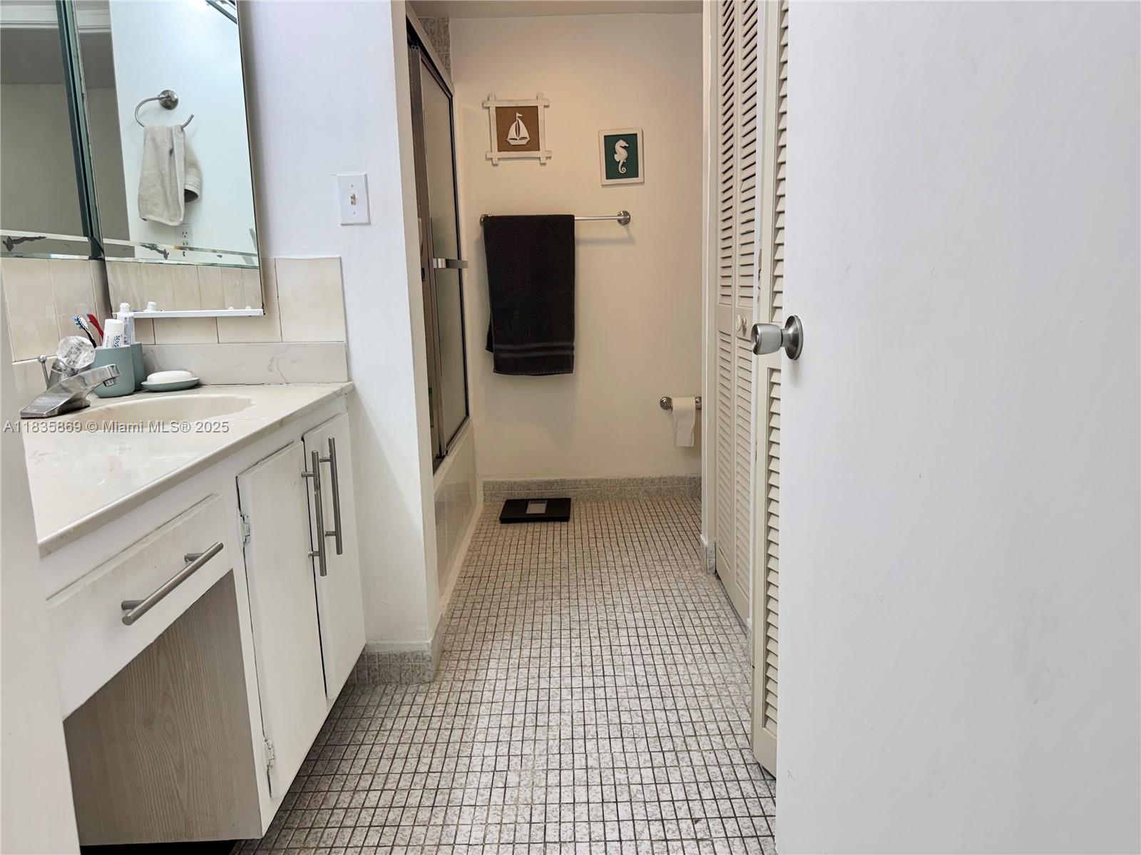 See details 1215 0 / 1 762 sq. ft. $ 2025-07-07 0 Photo