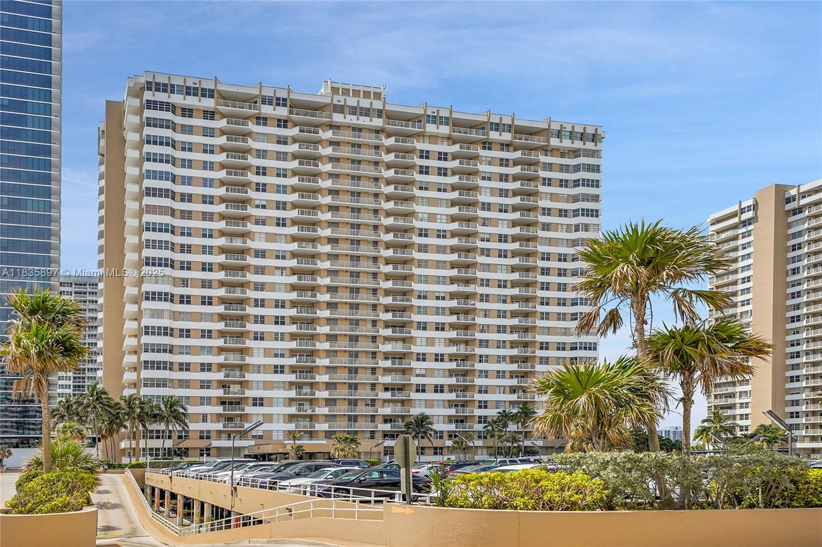 See details 21M 1 / 2 870 sq. ft. $ 2025-07-07 0 Photo
