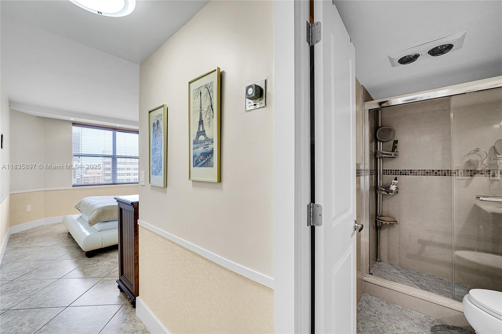 See details 21M 1 / 2 870 sq. ft. $ 2025-07-07 0 Photo