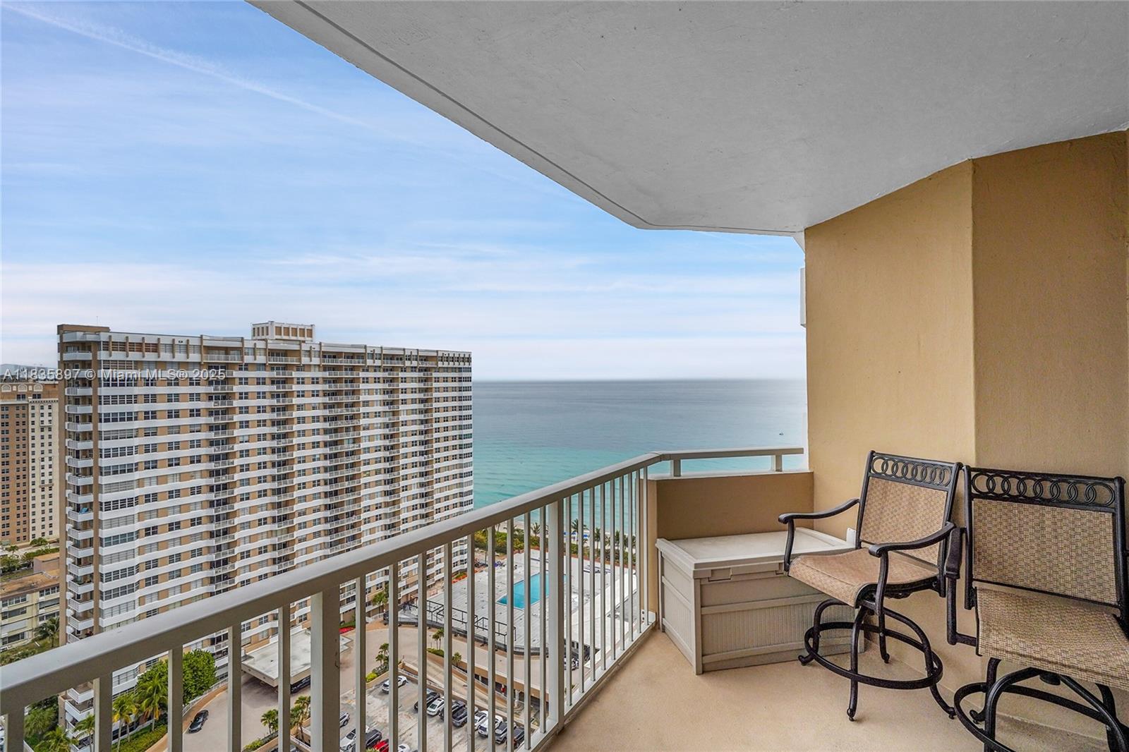 See details 21M 1 / 2 870 sq. ft. $ 2025-07-07 0 Photo