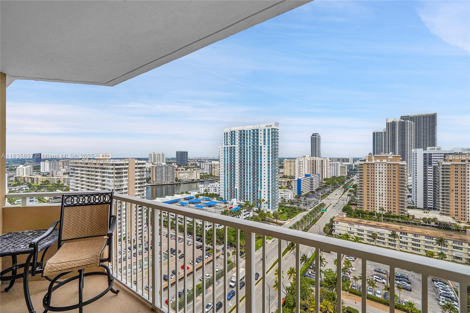 See details 21M 1 / 2 870 sq. ft. $ 2025-07-07 0 Photo
