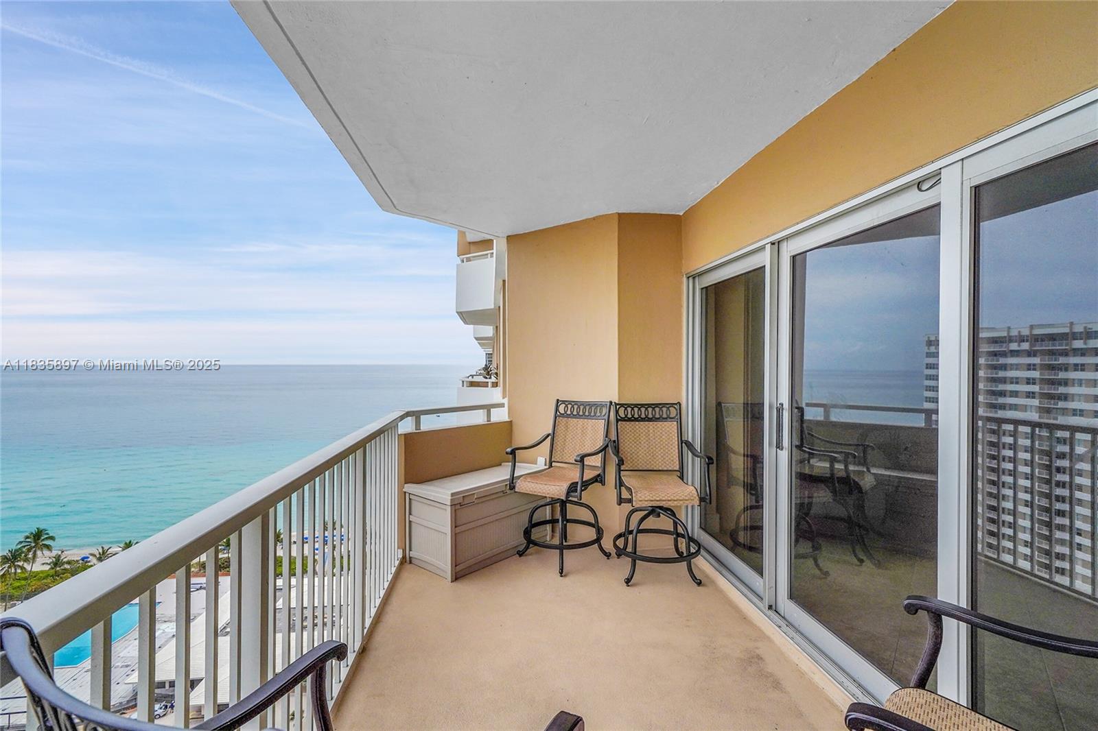 See details 21M 1 / 2 870 sq. ft. $ 2025-07-07 0 Photo