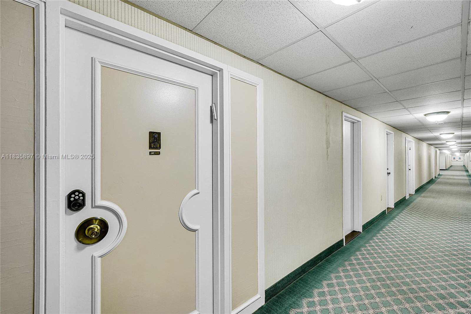 See details 21M 1 / 2 870 sq. ft. $ 2025-07-07 0 Photo