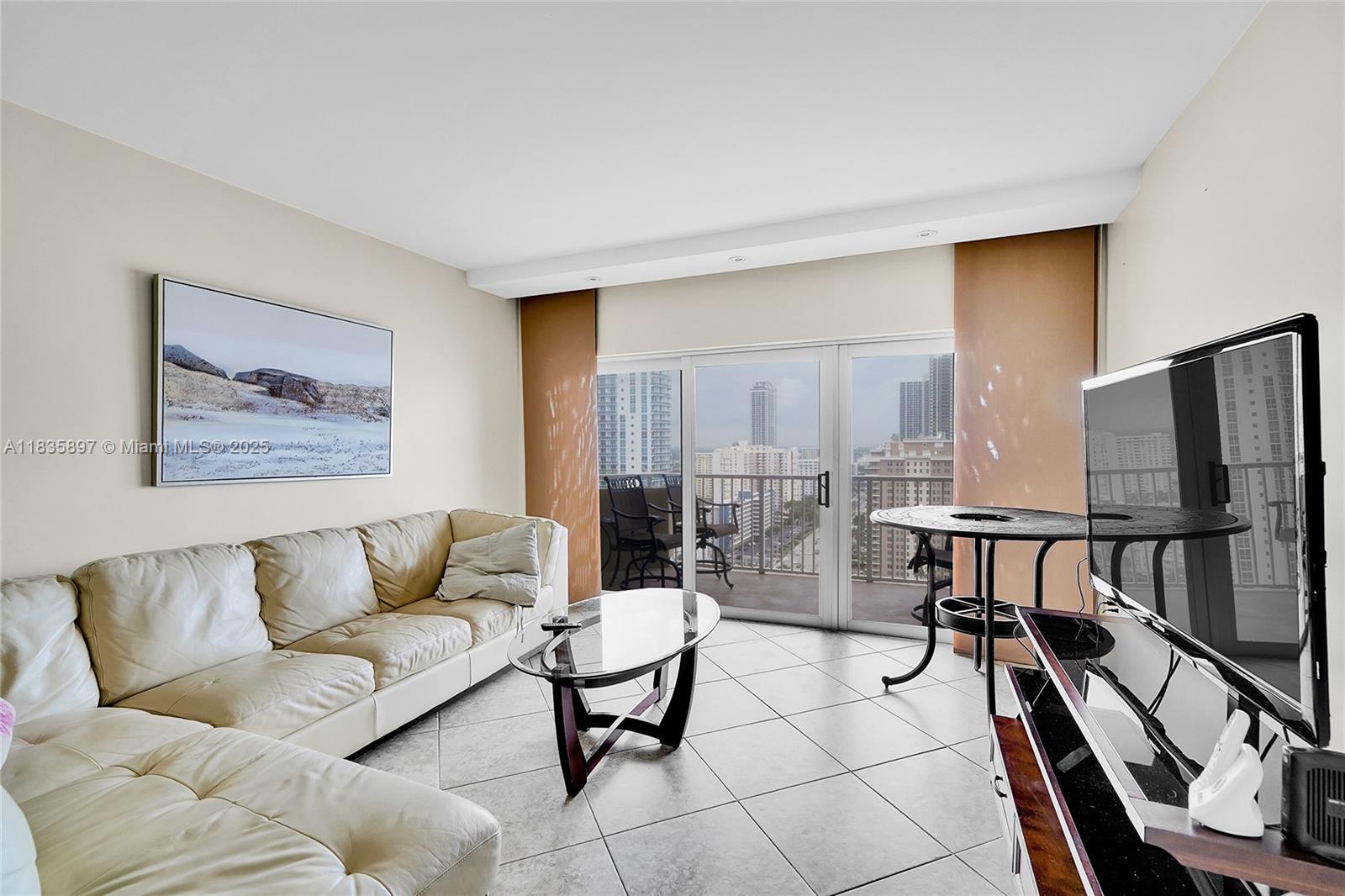 See details 21M 1 / 2 870 sq. ft. $ 2025-07-07 0 Photo