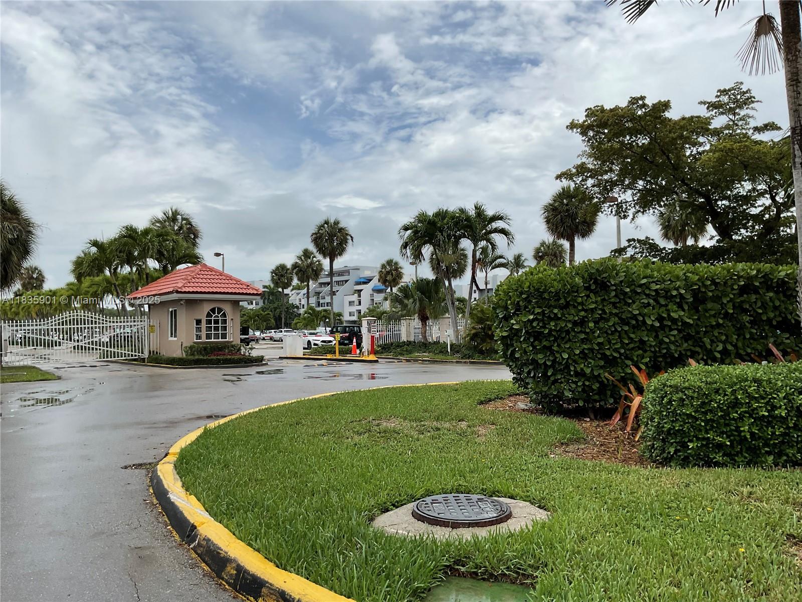 Photo of 400 Kings Point Dr #623, Sunny Isles Beach, Florida, 33160 - SECURITY GATE