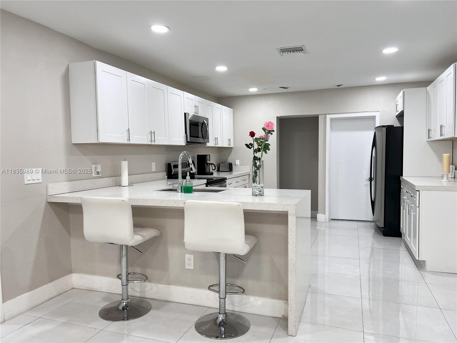 See details / 3807 sq. ft. $ 2025-07-08 0 Photo