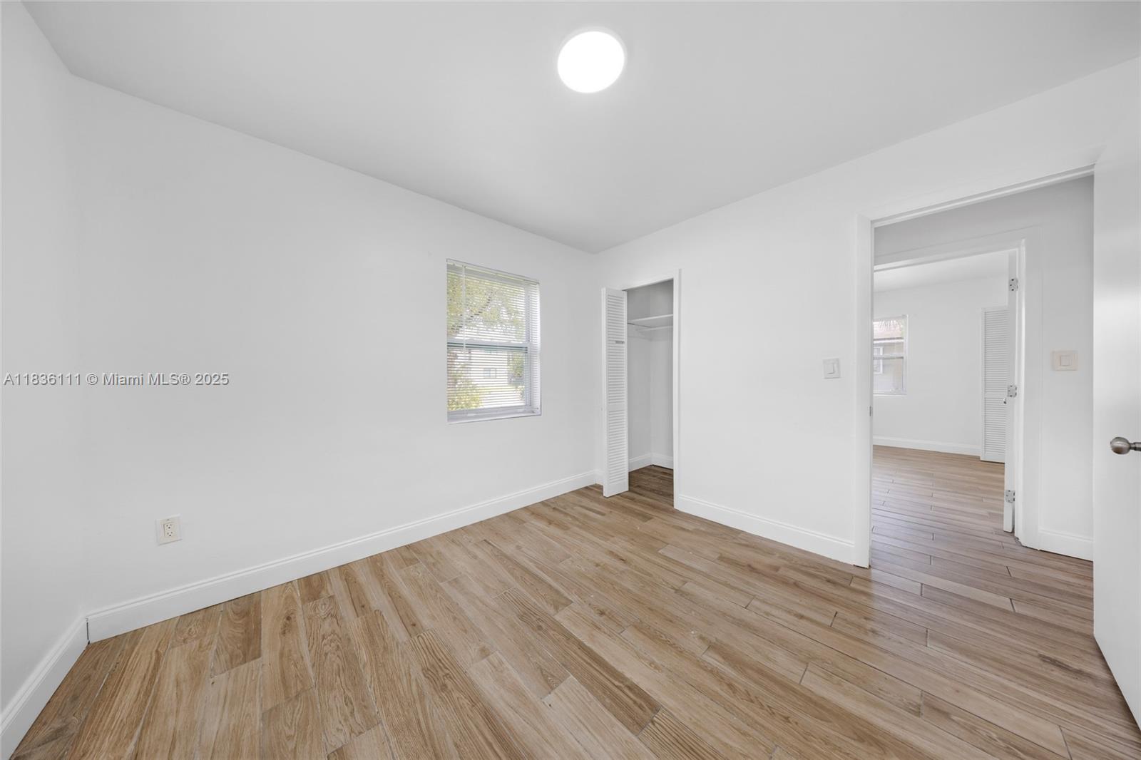   /  2100 sq. ft. $ 2025-11-14 0 foto