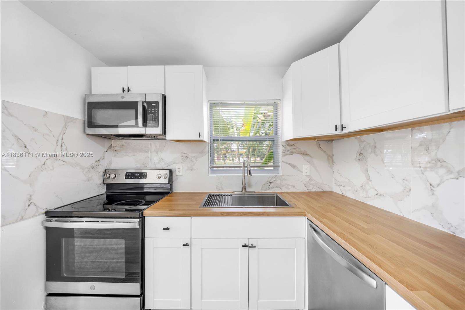   /  2100 sq. ft. $ 2025-11-14 0 foto