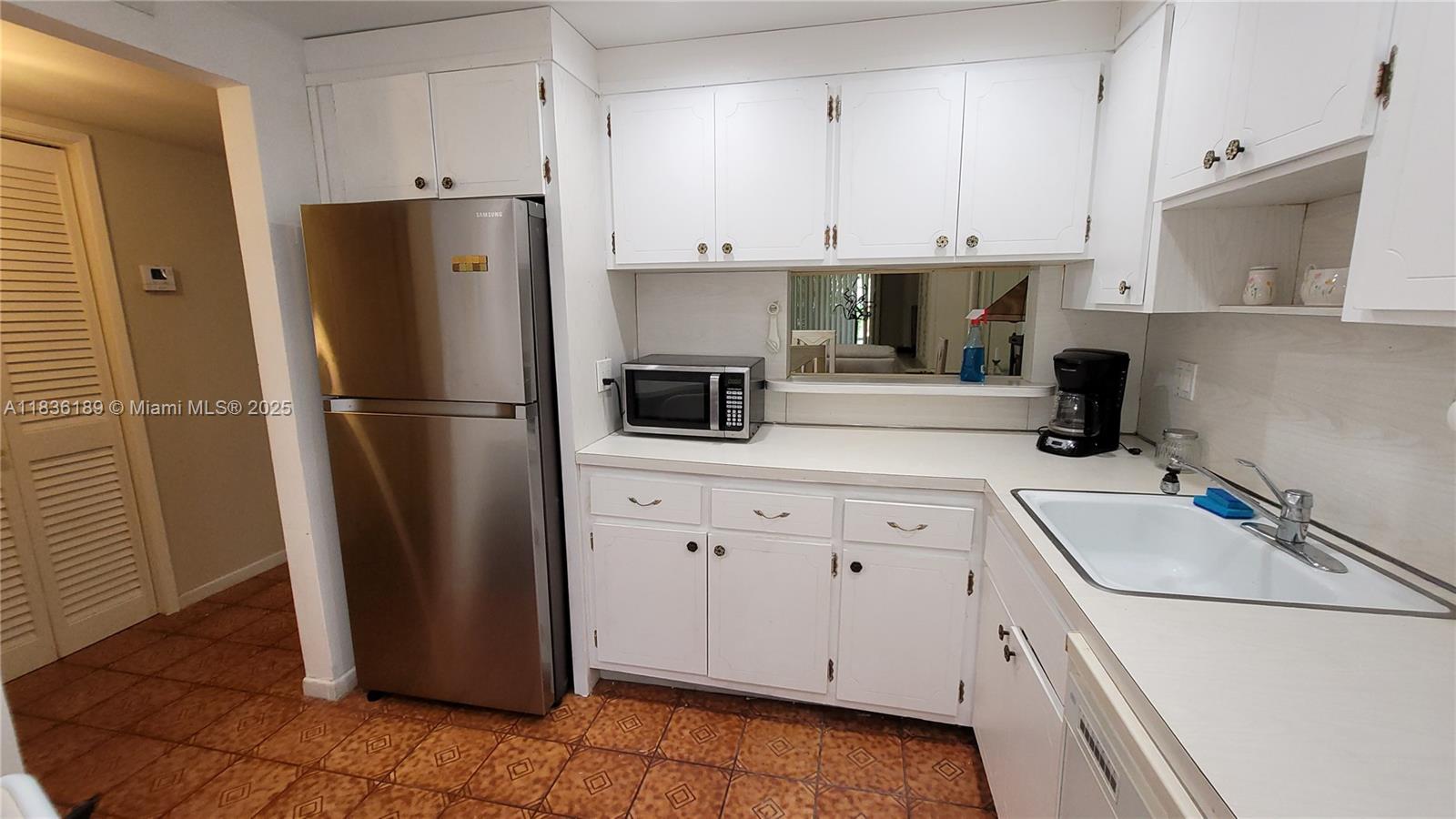 See details 110 2 / 2 992 sq. ft. $ 2025-07-08 0 Photo