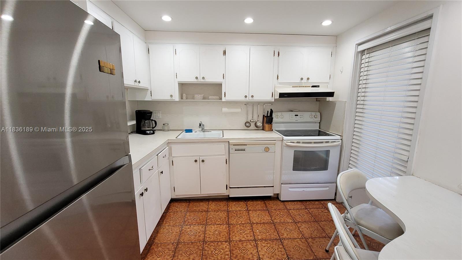 See details 110 2 / 2 992 sq. ft. $ 2025-07-08 0 Photo