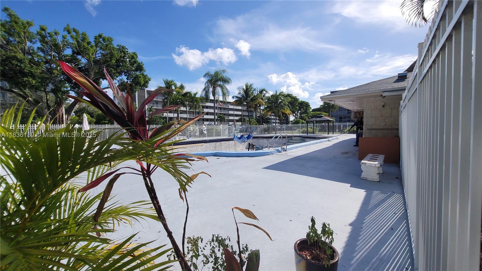 See details 110 2 / 2 992 sq. ft. $ 2025-07-08 0 Photo