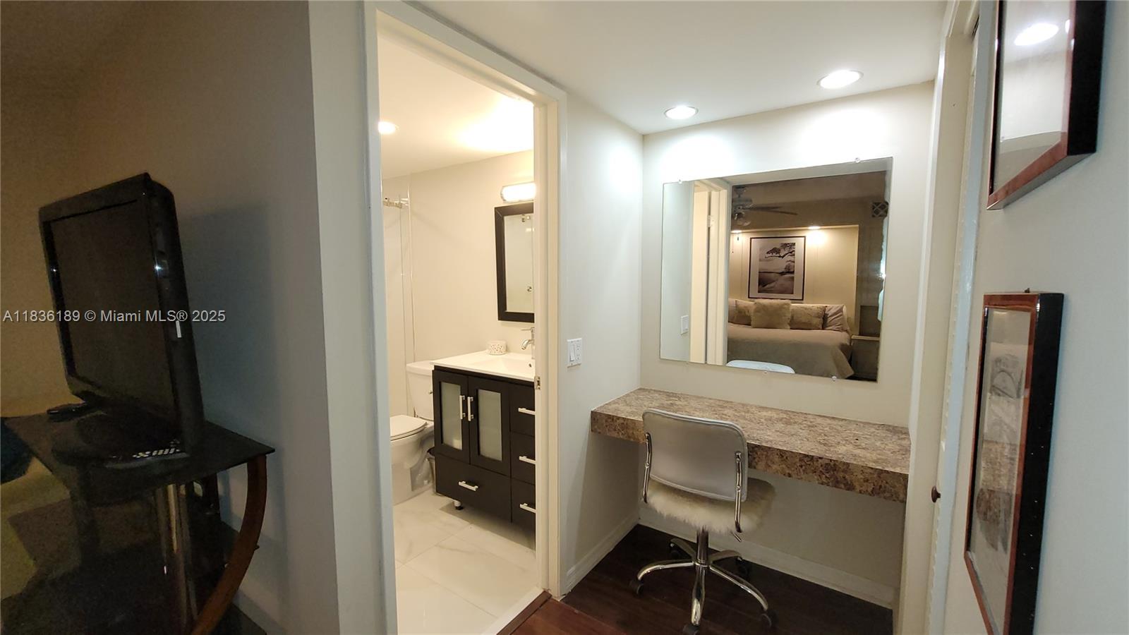 See details 110 2 / 2 992 sq. ft. $ 2025-07-08 0 Photo