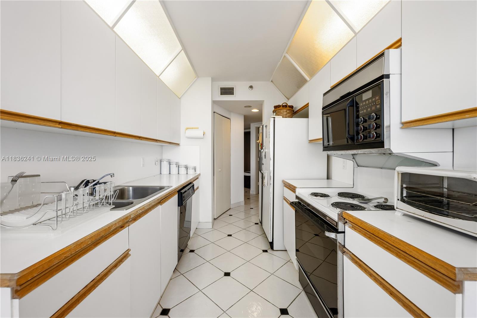 See details 2909 3 / 3 1880 sq. ft. $ 2025-07-08 0 Photo