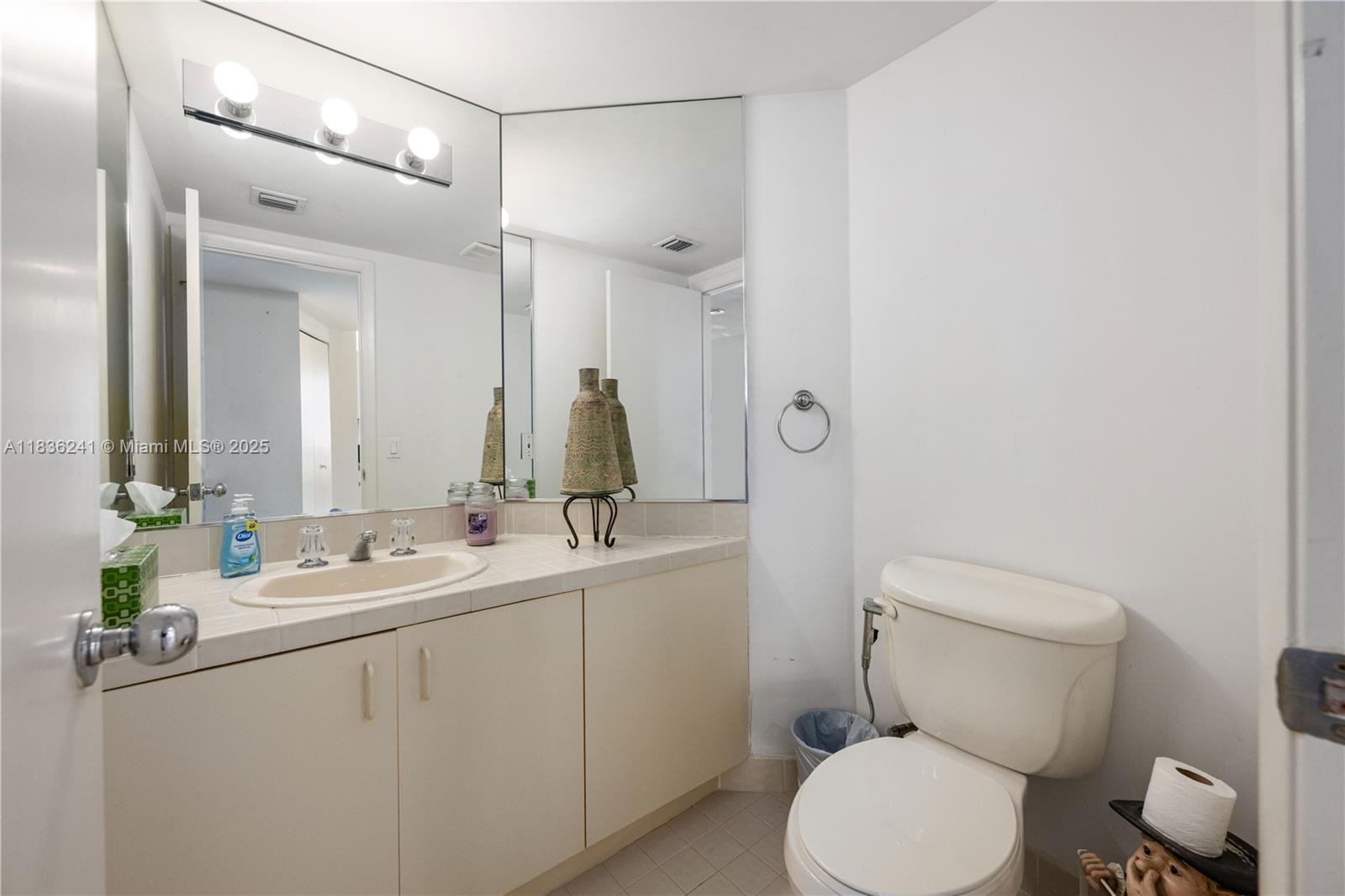 See details 2909 3 / 3 1880 sq. ft. $ 2025-07-08 0 Photo
