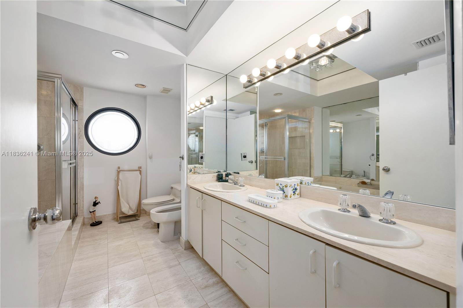 See details 2909 3 / 3 1880 sq. ft. $ 2025-07-08 0 Photo
