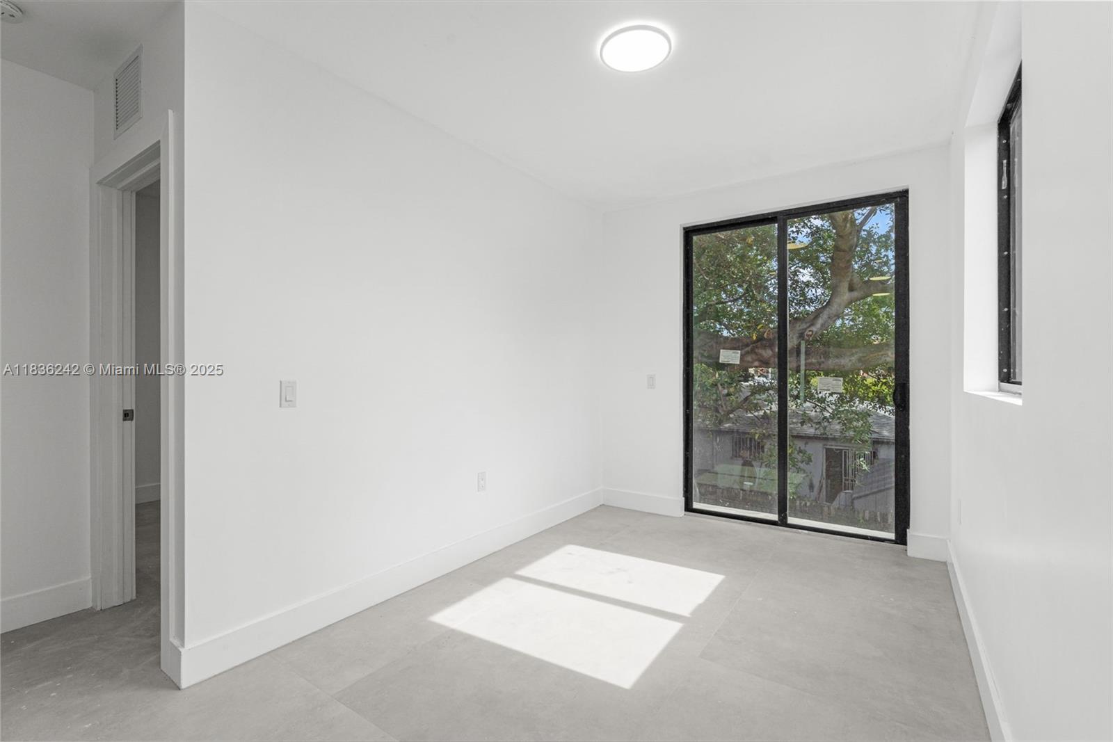 See details / 3904 sq. ft. $ 2025-08-03 0 Photo