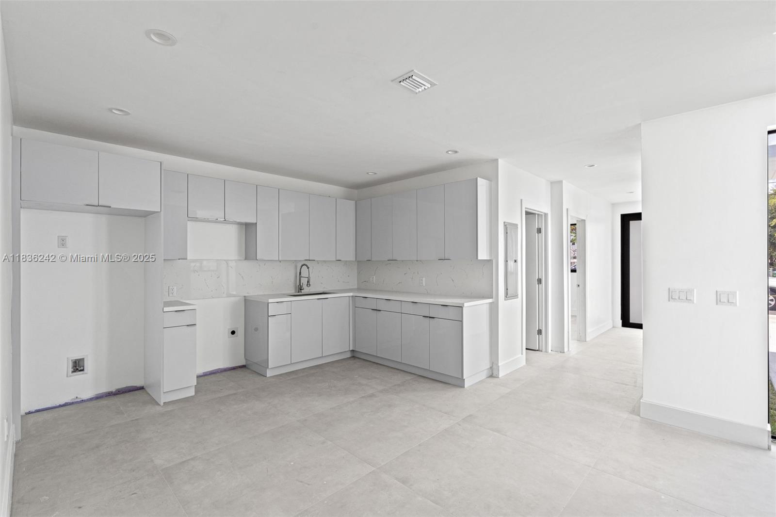 See details / 3904 sq. ft. $ 2025-08-03 0 Photo