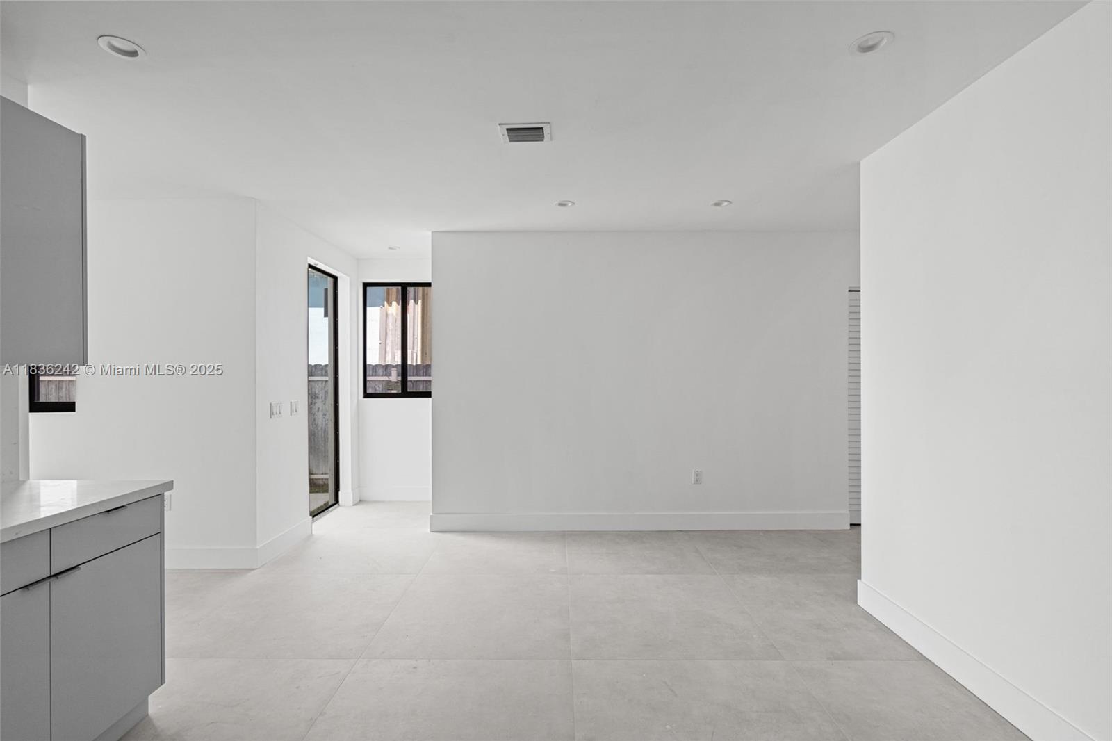 See details / 3904 sq. ft. $ 2025-08-03 0 Photo