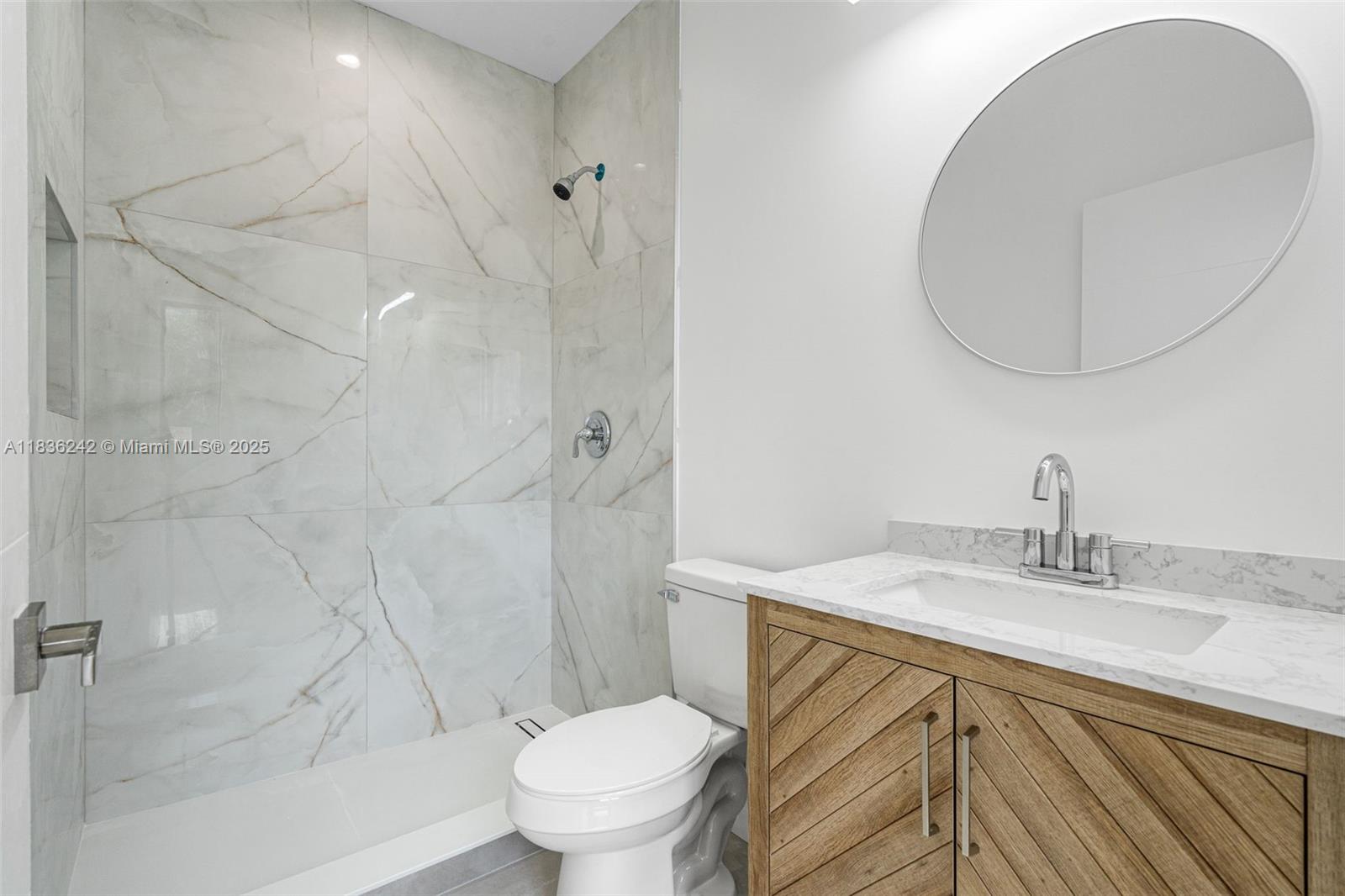 See details / 3904 sq. ft. $ 2025-08-03 0 Photo
