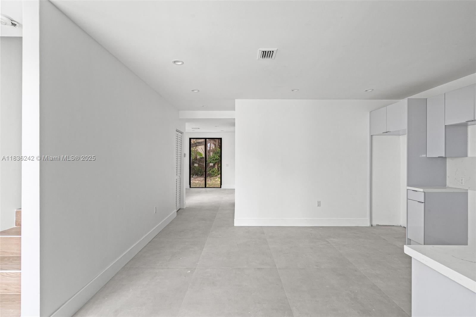 See details / 3904 sq. ft. $ 2025-08-03 0 Photo