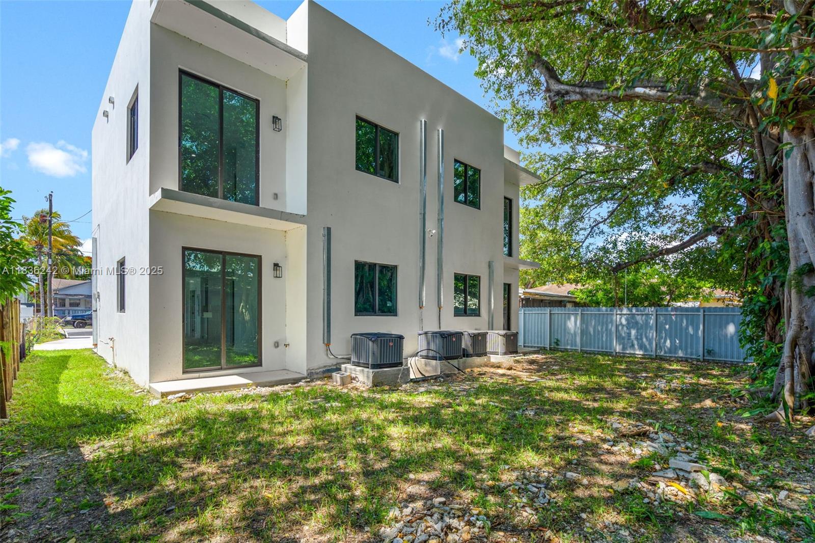 See details / 3904 sq. ft. $ 2025-08-03 0 Photo