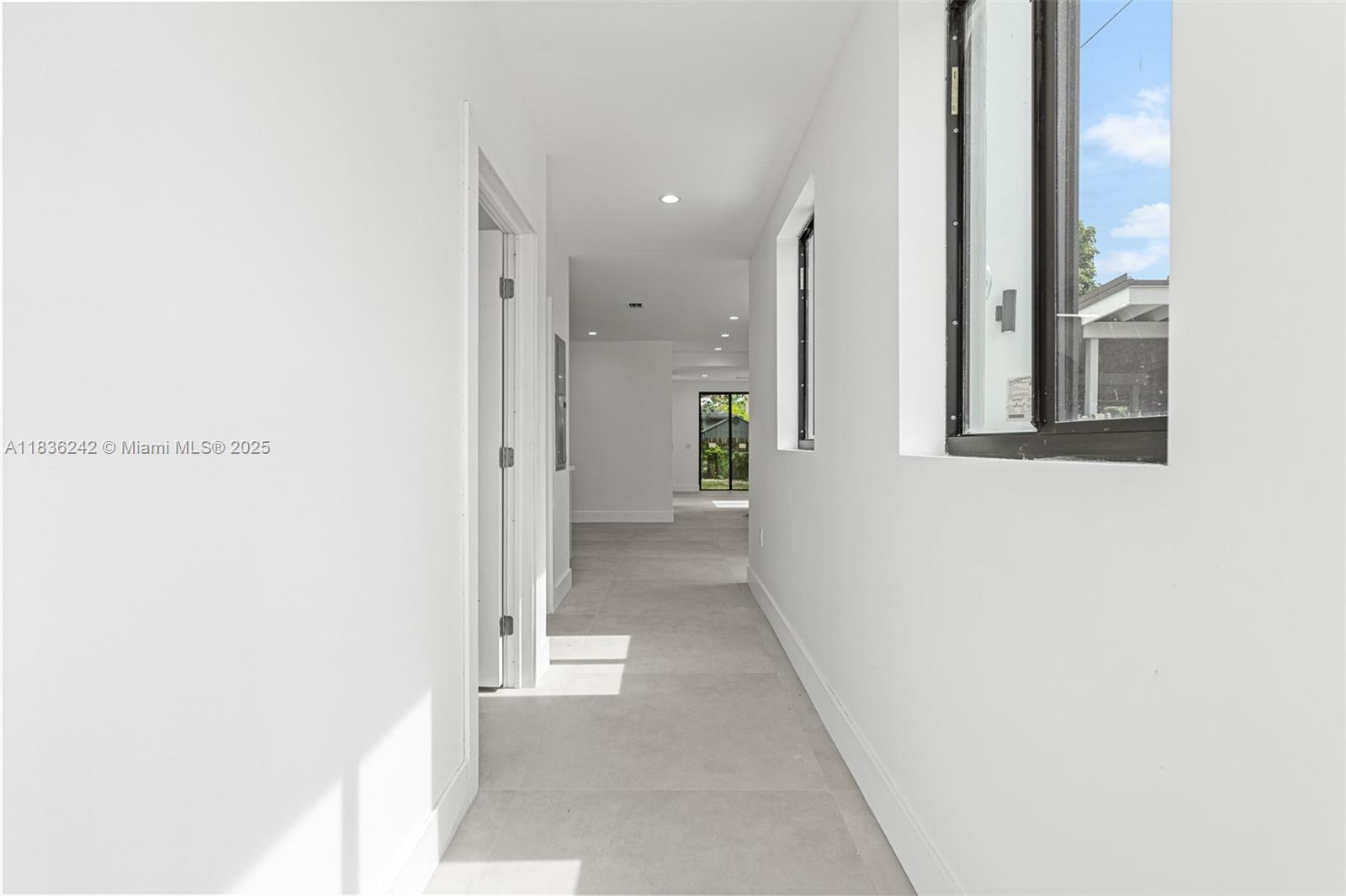 See details / 3904 sq. ft. $ 2025-08-03 0 Photo
