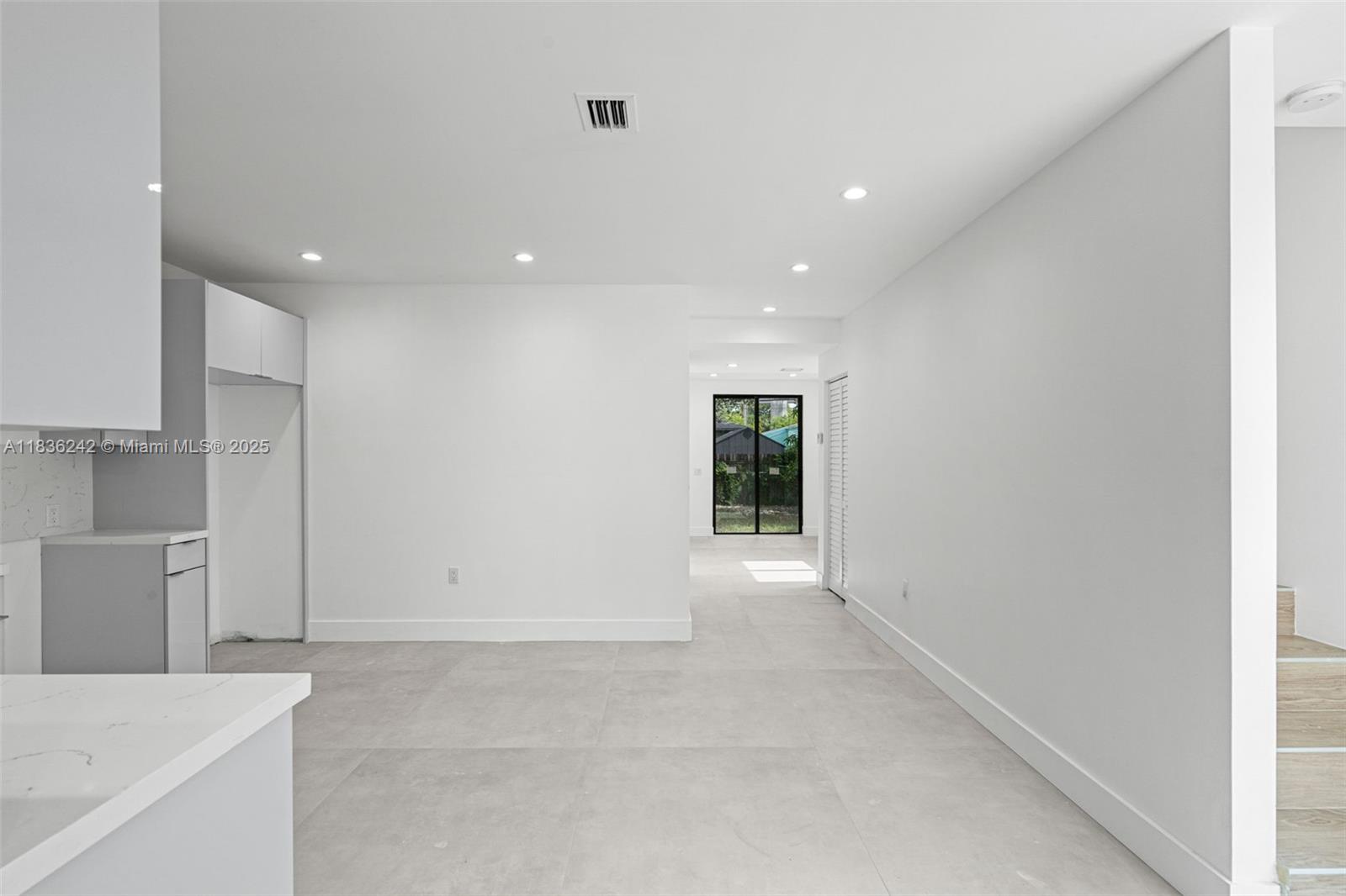 See details / 3904 sq. ft. $ 2025-08-03 0 Photo